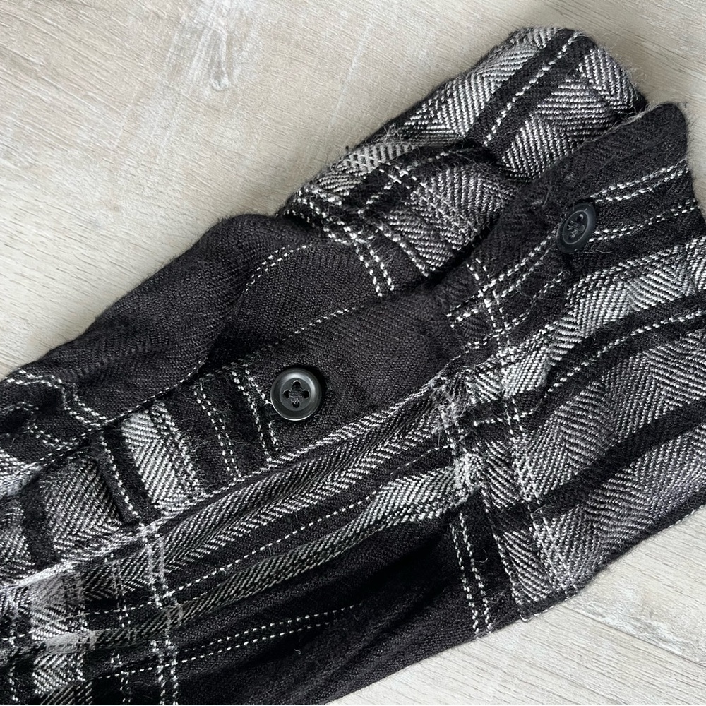 BEACHLUNCHLOUNGE Black & White Plaid Flannel Long Sleeve Button-Up Top Size L - Picture 8 of 8